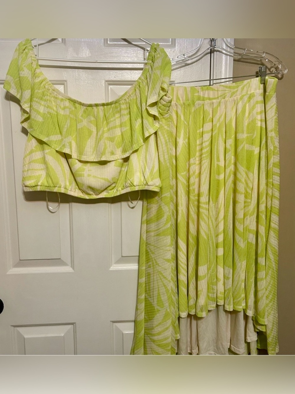 Torrid Shaded Palms 2PC SET - Skirt and Top
SIZE 2X     *LIKE NEW*